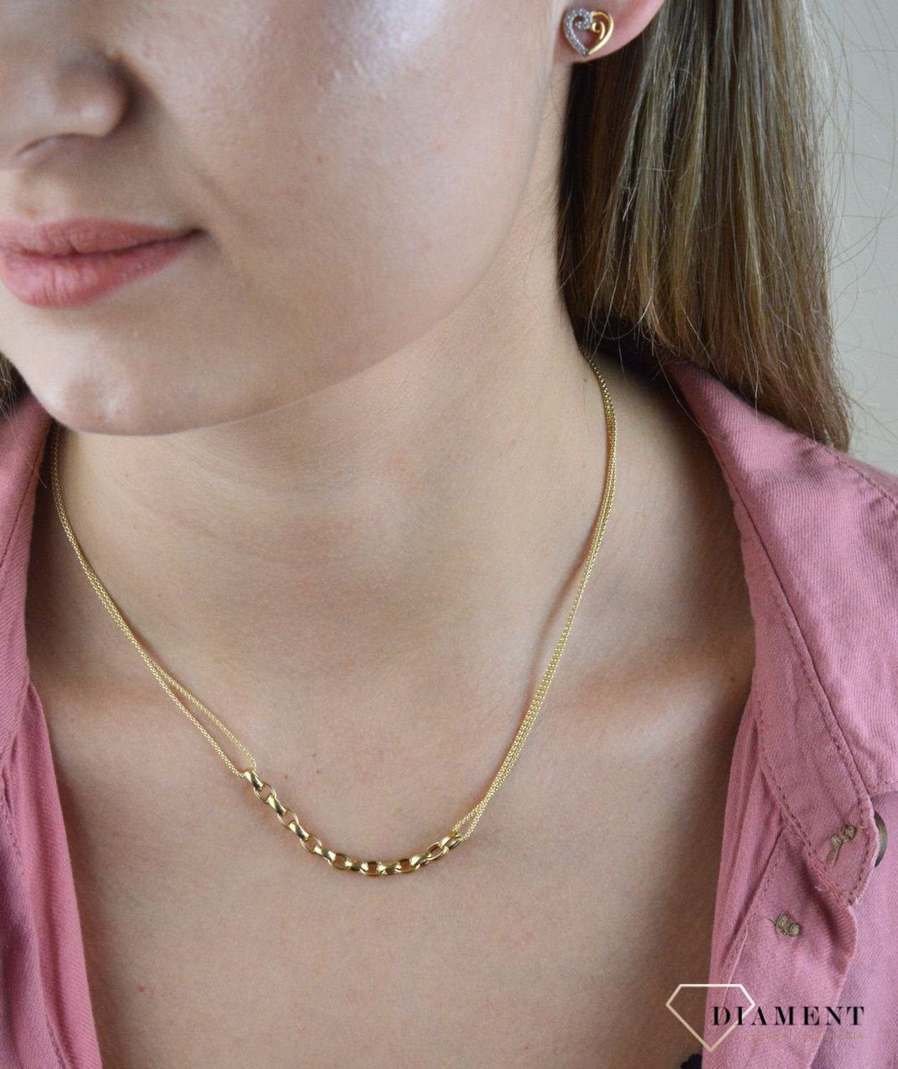 Złoty naszyjnik 585 spinaczowe ogniwPrezentowany złoty naszyjnik to doskonała propozycja dla kobiet, które cenią sobie uniwersalne i oryginalne dodatki.Naszyjnik w takiej formie to ciekawy model, który z pewnością zachwyci kobiety .png