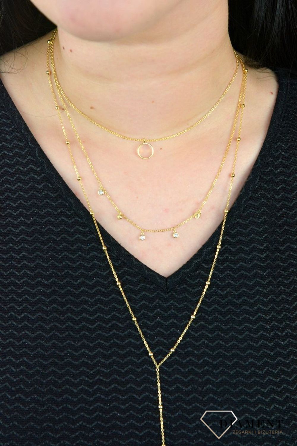Srebrny naszyjnik celebrytka pozłacana potrójny z cyrkoniami DIA-NSZ-APARTI8-Z-925. Kaskadowy model naszyjnika został ozdobiony zawieszką w kształcie koła oraz cyrkoniami (1).JPG
