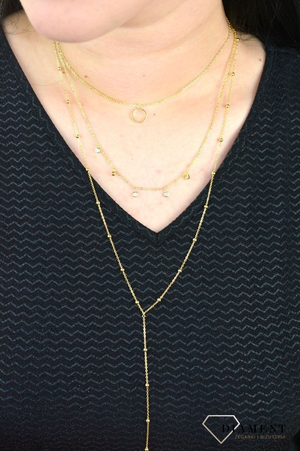 Srebrny naszyjnik celebrytka pozłacana potrójny z cyrkoniami DIA-NSZ-APARTI8-Z-925. Kaskadowy model naszyjnika został ozdobiony zawieszką w kształcie koła oraz cyrkoniami (1).JPG