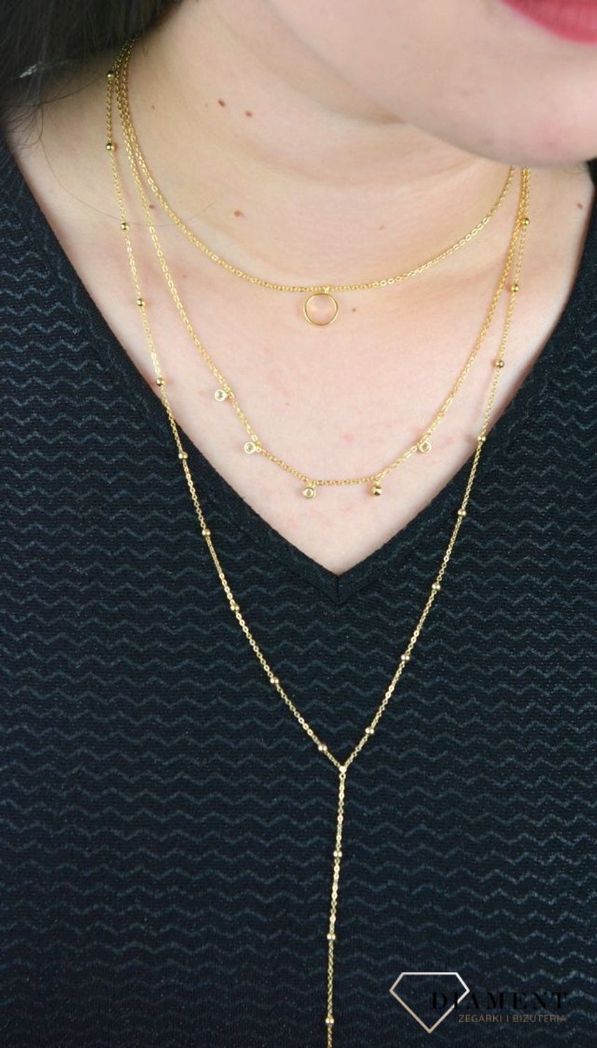 Srebrny naszyjnik celebrytka pozłacana potrójny z cyrkoniami DIA-NSZ-APARTI8-Z-925. Kaskadowy model naszyjnika został ozdobiony zawieszką w kształcie koła oraz cyrkoniami (1).JPG