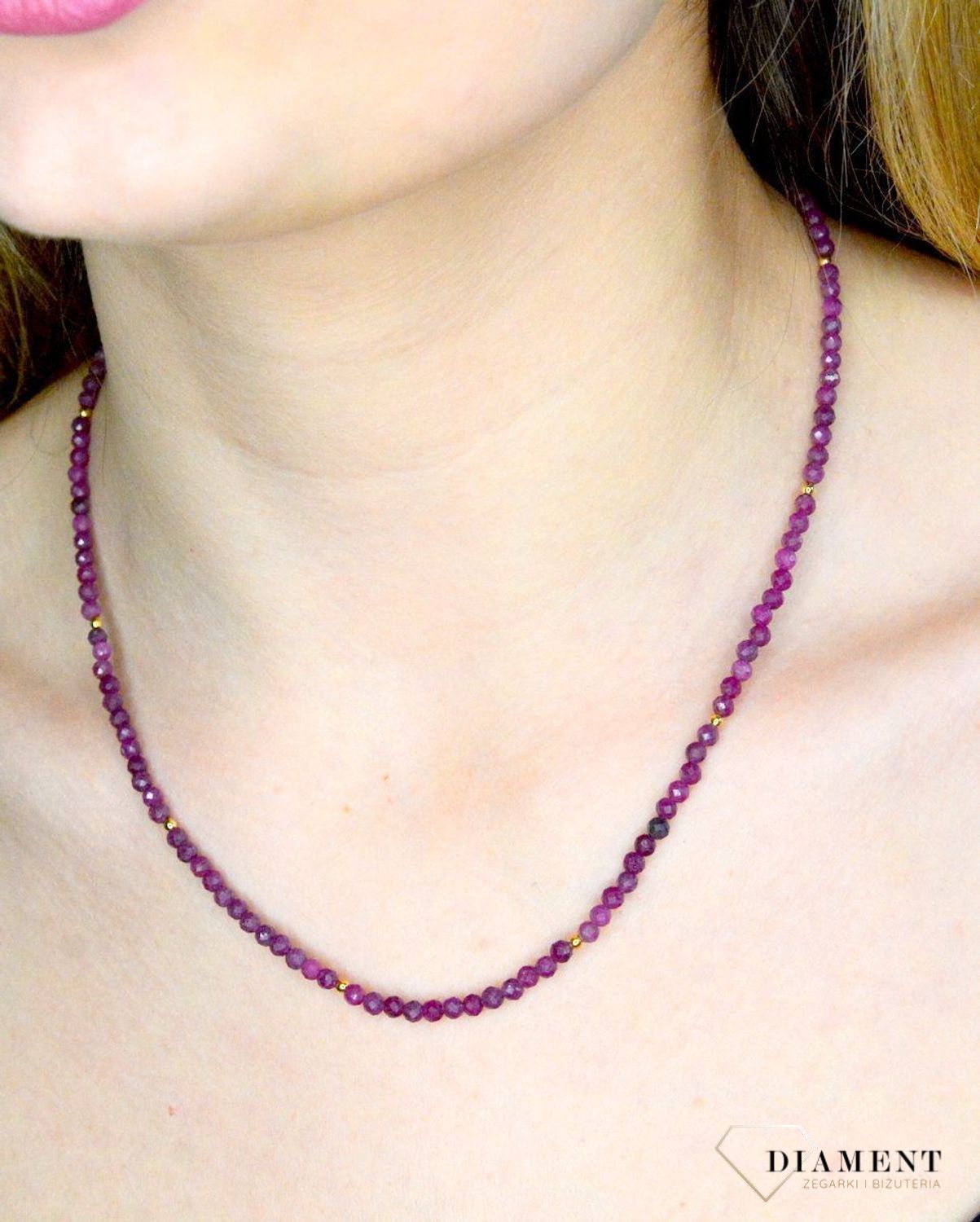 Naszyjnik damski kolorowe kamienie naturalne rubin DIA-NSZ-8052-925. Naszyjniki z kamieniami naturalnymi od lat zachwycają elegancją i ponadczasowym pięknem. Drobne koraliki kamieni naturalnych w kolorze różowym. Naszyjnik to.jpg