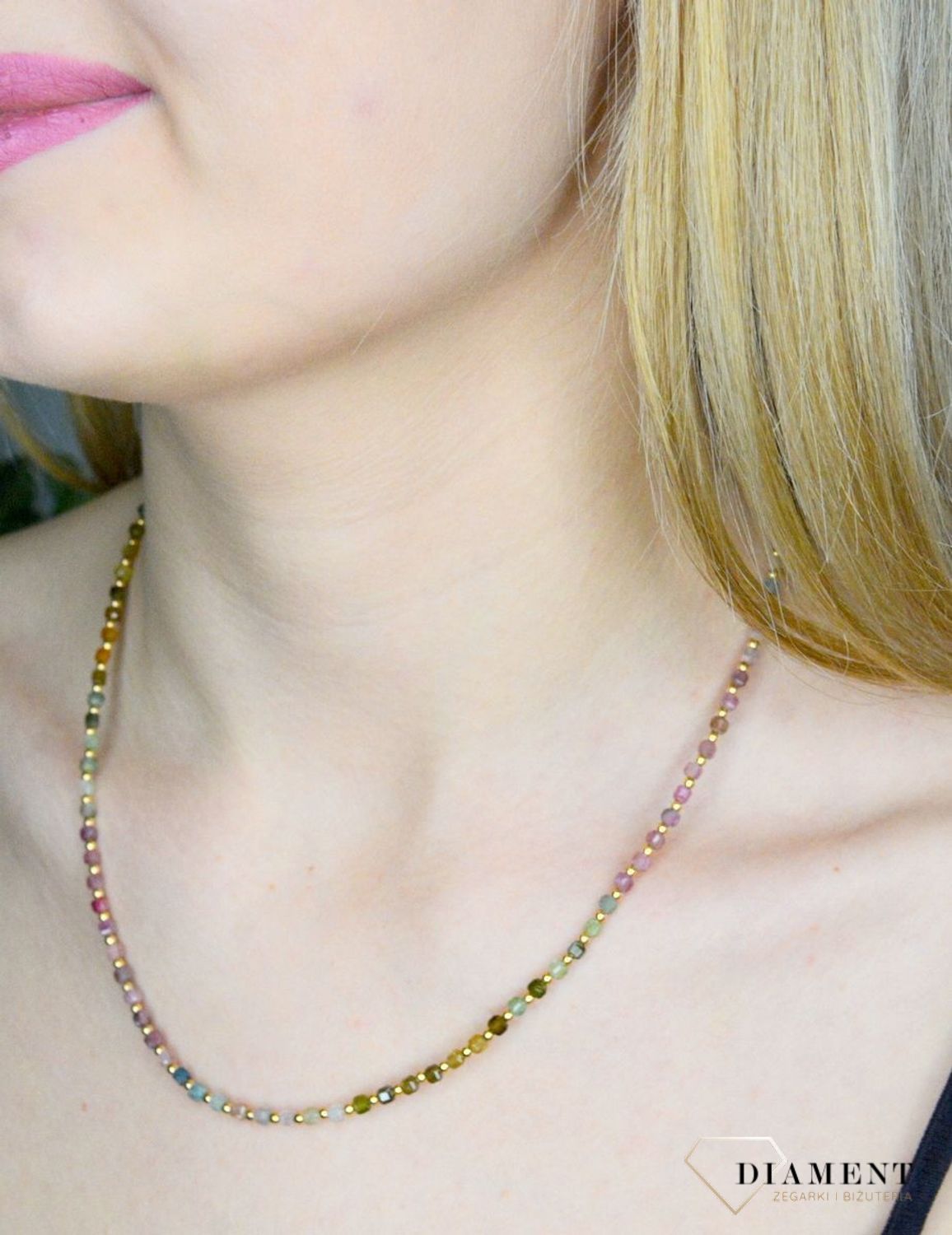 Naszyjnik damski kolorowe kamienie naturalne agat, turmalin DIA-NSZ-8063-925. Naszyjniki z kamieniami naturalnymi od lat zachwycają elegancją i ponadczasowym pięknem. Drobne koraliki kamieni naturalnych w odcieniach różu i zie.jpg