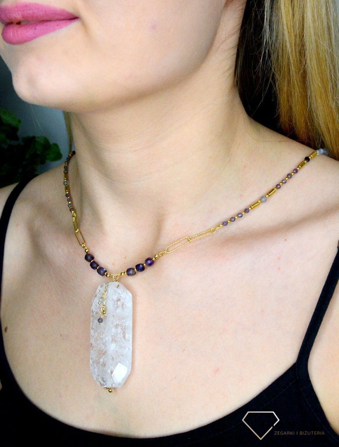 Naszyjnik damski kolorowe kamienie naturalne kryształ górski, ametyst, labradoryt DIA-NSZ-8065-925. Naszyjniki z kamieniami naturalnymi od lat zachwycają elegancją i ponadczasowym pięknem. Drobne koraliki kamieni naturalnych w.jpg