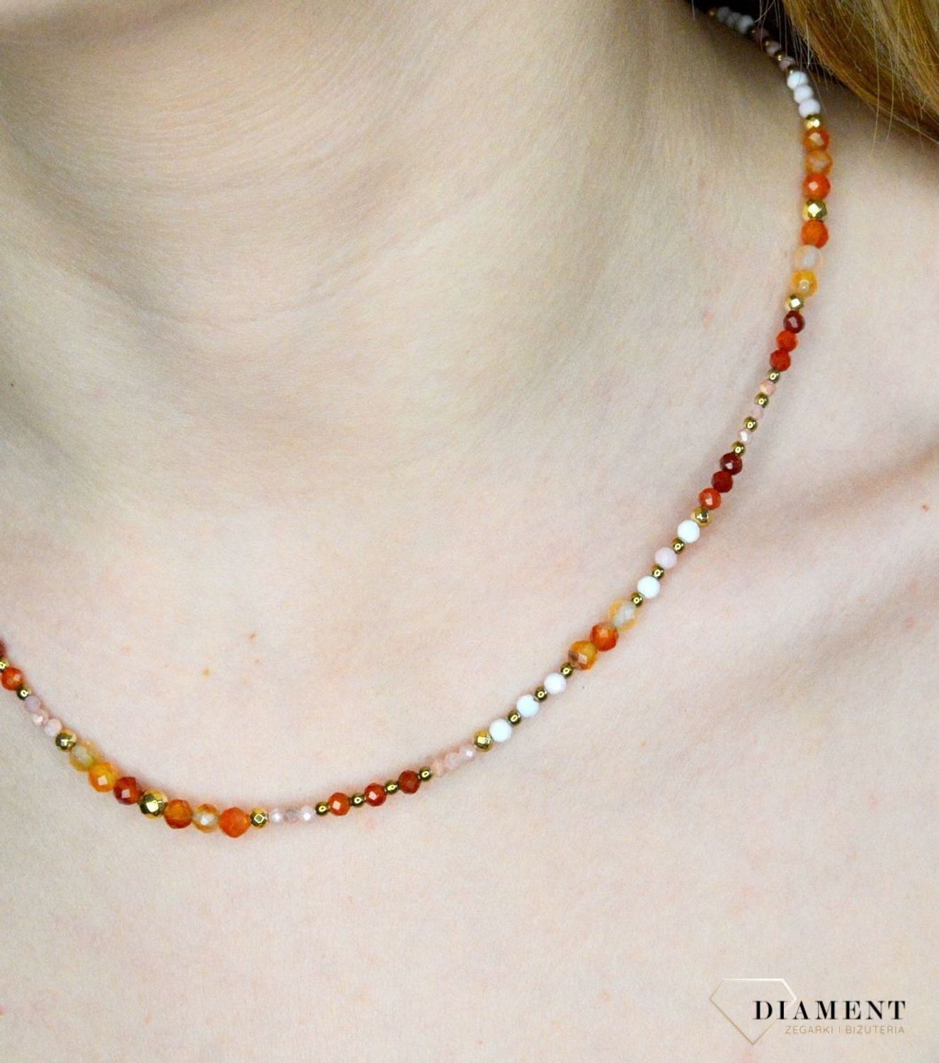 Naszyjnik damski kolorowe kamienie naturalne agat,opal,karneol DIA-NSZ-8066-925. Naszyjniki z kamieniami naturalnymi od lat zachwycają elegancją i ponadczasowym pięknem. Drobne koraliki kamieni naturalnych w odcieniach czerwie.jpg