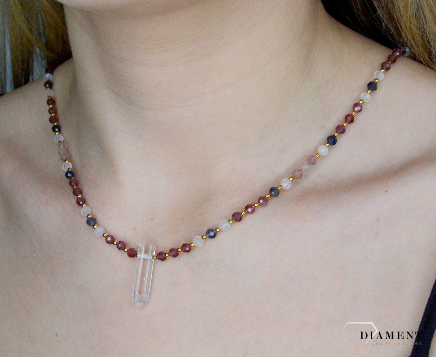 Naszyjnik damski kolorowe kamienie naturalne granat, kamień księżycowy, kryształ górski DIA-NSZ-8126-925.Naszyjniki z kamieniami naturalnymi od lat zachwycają elegancją i ponadczasowym pięknem. Drobne koraliki kamieni naturaln.jpg