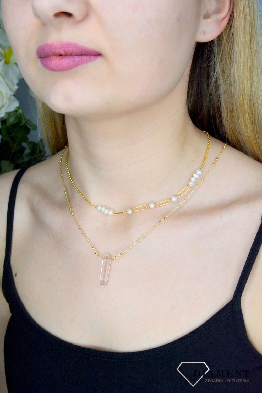 Naszyjnik damski kamienie naturalne perły ze złotymi spinaczami DIA-NSZ-8155-925. Naszyjniki z kamieniami naturalnymi od lat zachwycają elegancją i ponadczasowym pięknem. Drobne koraliki kamieni naturalnych odcieniu białym..jpg