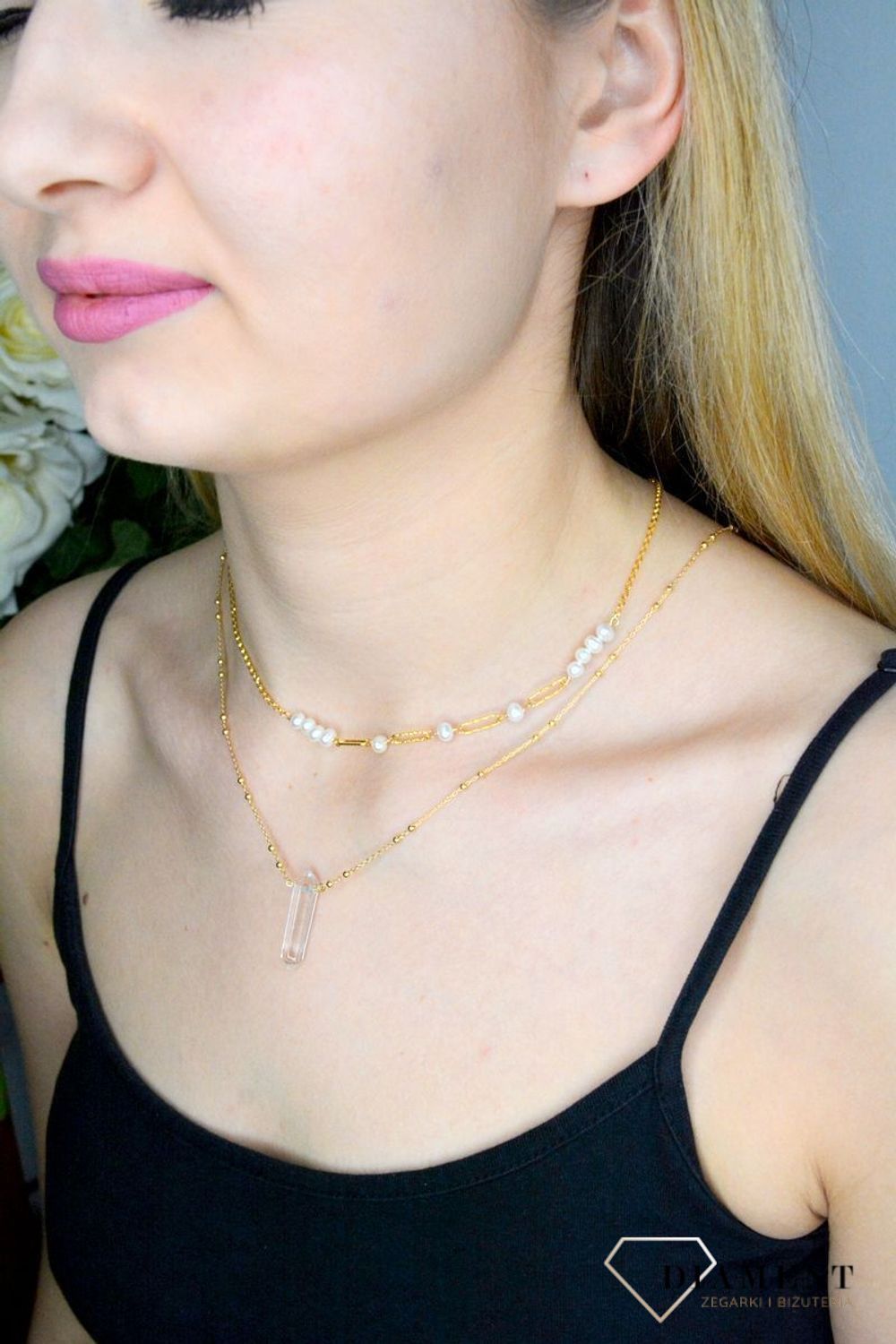 Naszyjnik damski kamienie naturalne perły ze złotymi spinaczami DIA-NSZ-8155-925. Naszyjniki z kamieniami naturalnymi od lat zachwycają elegancją i ponadczasowym pięknem. Drobne koraliki kamieni naturalnych odcieniu białym..jpg