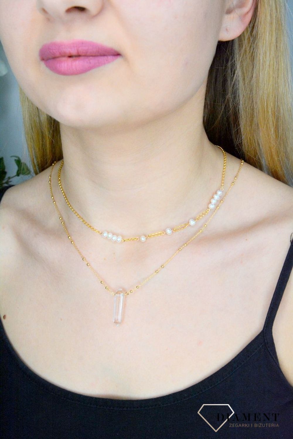 Naszyjnik damski kamienie naturalne perły ze złotymi spinaczami DIA-NSZ-8155-925. Naszyjniki z kamieniami naturalnymi od lat zachwycają elegancją i ponadczasowym pięknem. Drobne koraliki kamieni naturalnych odcieniu białym..jpg