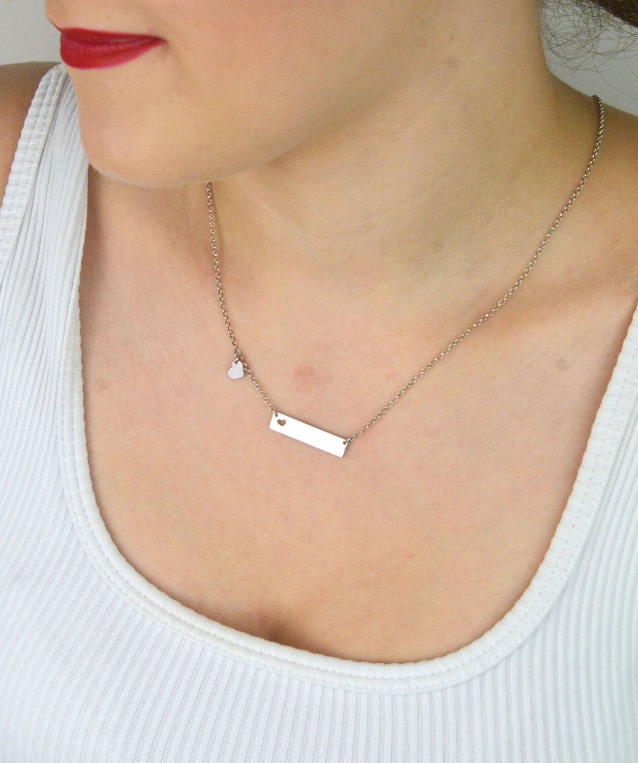 Delikatny naszyjnik srebrny 925 – DIA-NSZ-8602-925 z prostokątną blaszką i wyciętym serduszkiem. Długość 45+3 cm, waga 3,40 g. Subtelny prezent z symboliką miłości.1.jpg