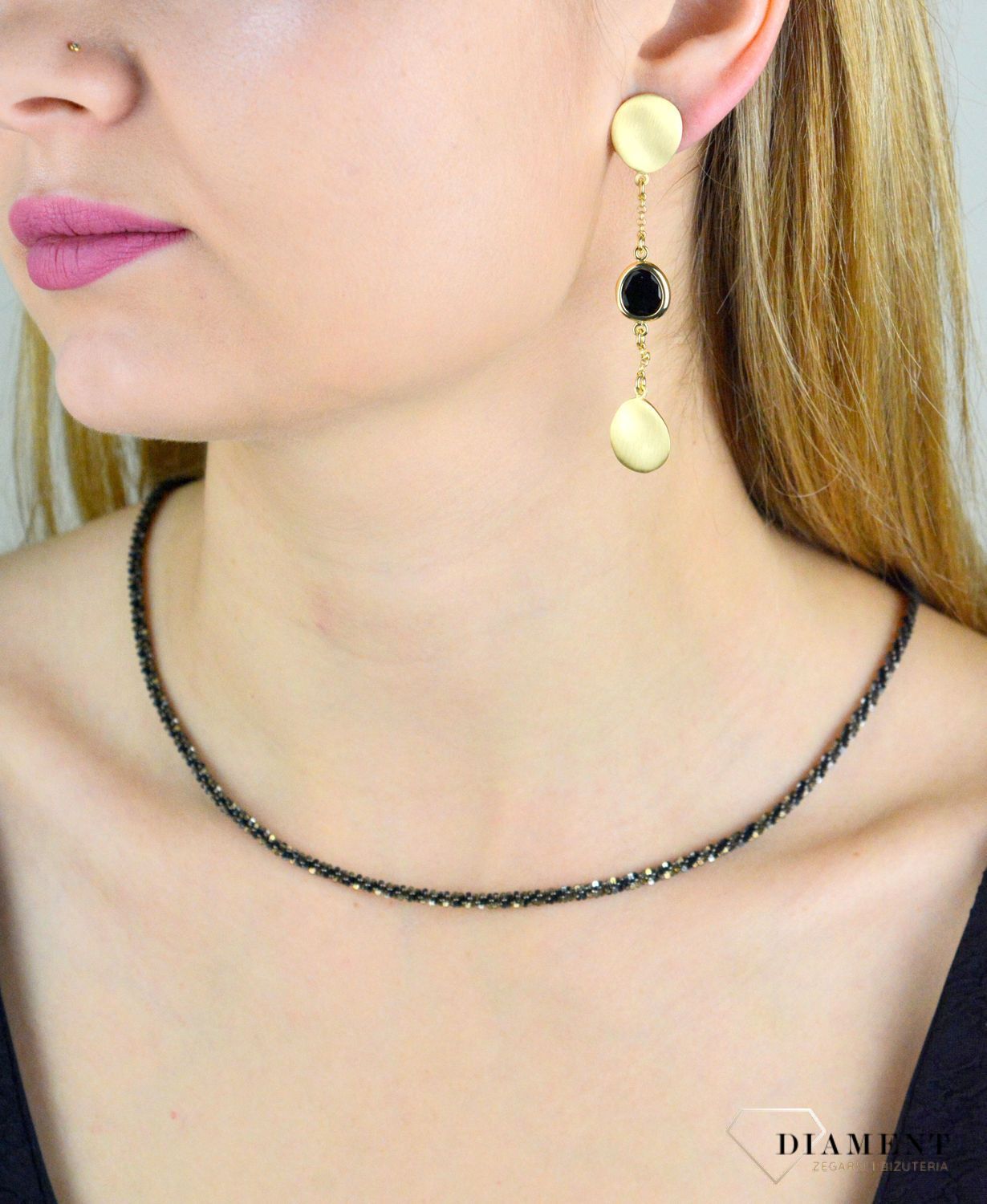 Srebrny łańcuszek o ozdobnym splocie w czarno-złotej kolorystyce DIA-NSZ-8650-925. Łańcuszki to uniwersalne dodatki, które sprawdzają się na każdą okazję i dla kobiet w każd.jpg