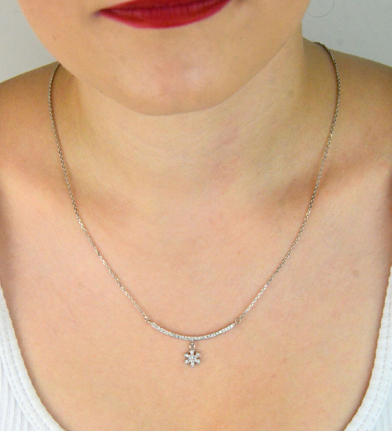 Naszyjnik damski ze srebra 925 – model DIA-NSZ-8782-925 z zawieszką śnieżynką i cyrkonią 8 mm. Długość 45+2 cm, waga 3,50 g. Idealny prezent, piękna zimowa elegancja.1.jpg
