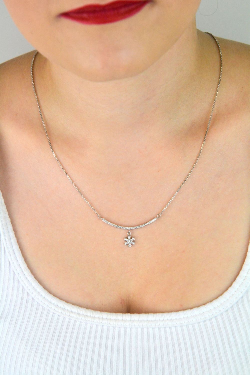 Naszyjnik damski ze srebra 925 – model DIA-NSZ-8782-925 z zawieszką śnieżynką i cyrkonią 8 mm. Długość 45+2 cm, waga 3,50 g. Idealny prezent, piękna zimowa elegancja.1.jpg