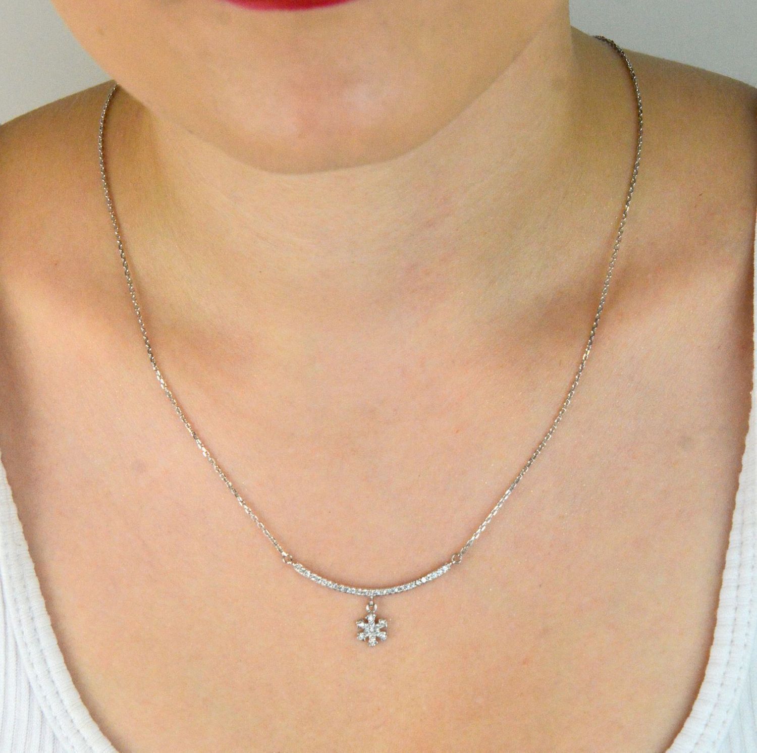 Naszyjnik damski ze srebra 925 – model DIA-NSZ-8782-925 z zawieszką śnieżynką i cyrkonią 8 mm. Długość 45+2 cm, waga 3,50 g. Idealny prezent, piękna zimowa elegancja.1.jpg