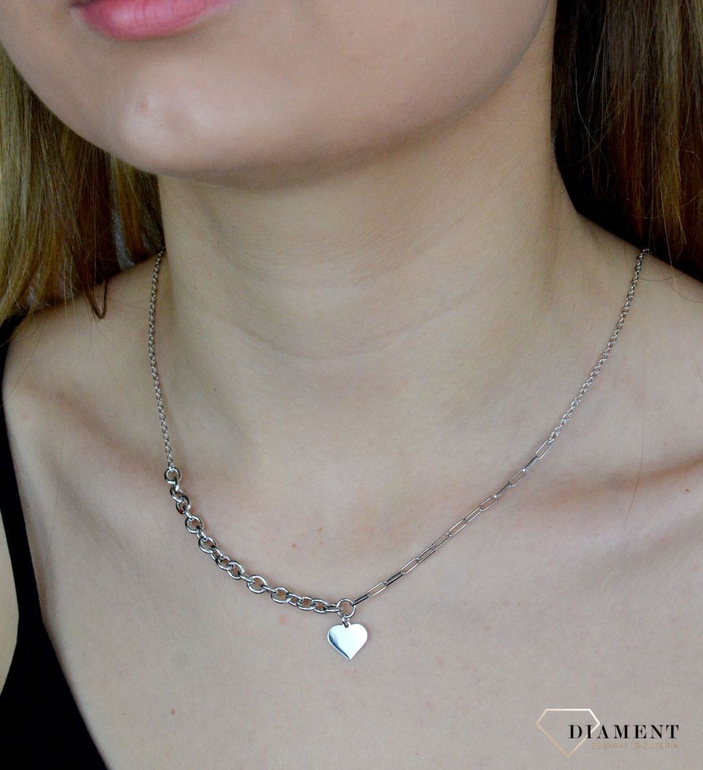 Naszyjnik srebrny damski z serduszkiem Hit blogerek DIA-NSZ-9097-925. Niezwykle szykowny naszyjnik wykonany z najwyższej jakości srebra to elegancki dodatek do wielu stylizacji. Naszyjnik będzie świetnym dodatkiem pasującym do.jpg
