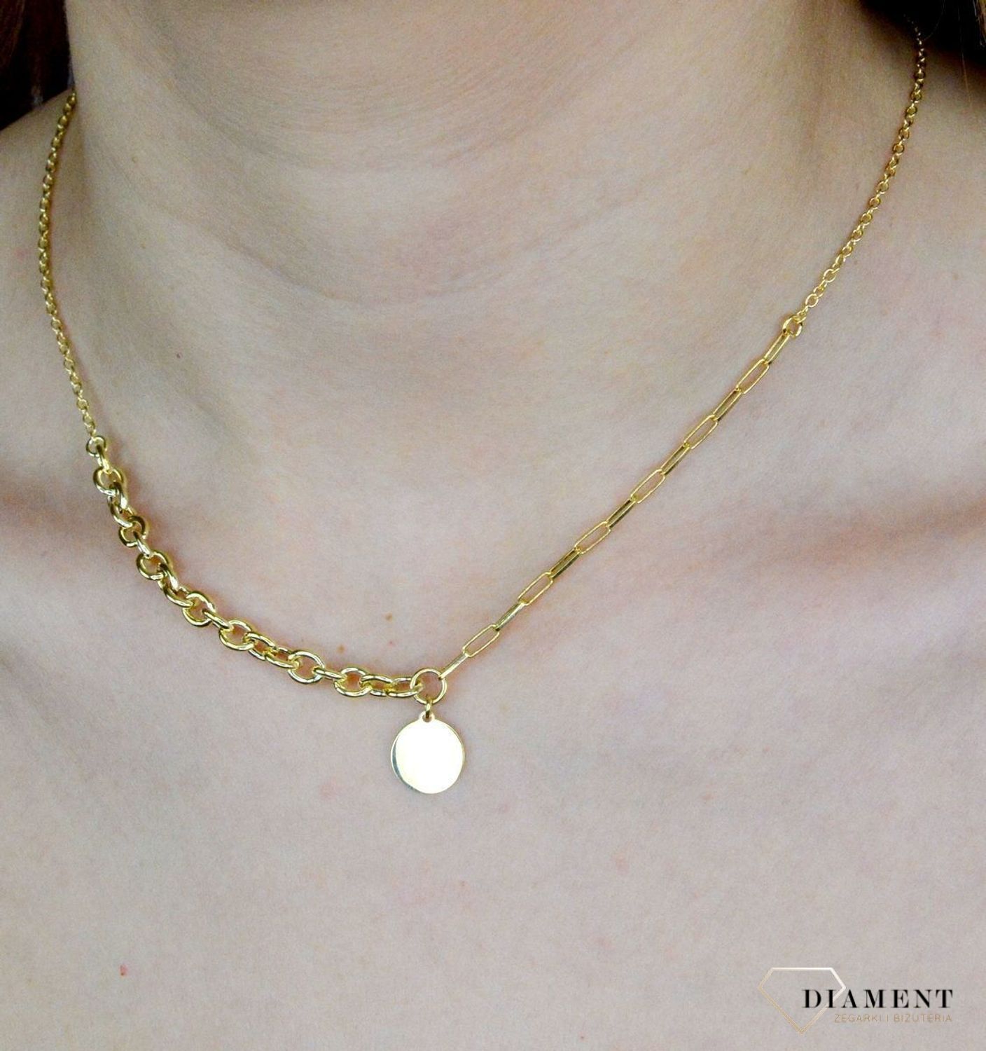 Naszyjnik srebrny pokryty złotem z okrągłą blaszką DIA-NSZ-9099Z-925. Naszyjnik wykonany z najwyższej próby srebra o splocie ankier oraz spinacze wraz z zawieszką okrągłą blaszką. Biżuteria idealna na prezent..jpg