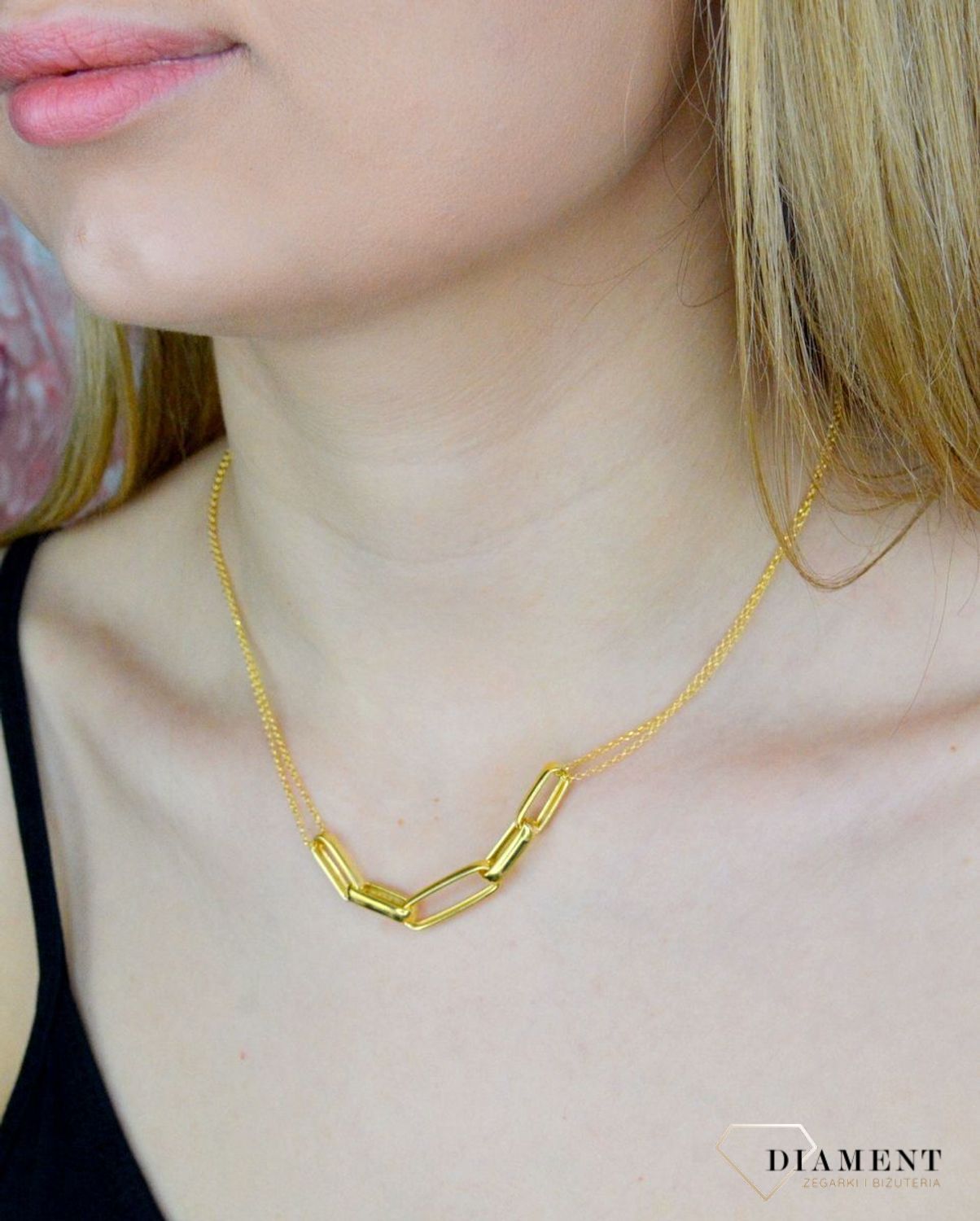 Naszyjnik srebrny pokryty złotem z zawieszkami 'spinacze' DIA-NSZ-9117-925. Naszyjnik wykonany z najwyższej próby srebra o splocie ankier z zawieszkami o prostych ogniwkach tworzące spinacze. Biżuteria idealna na prezent..jpg