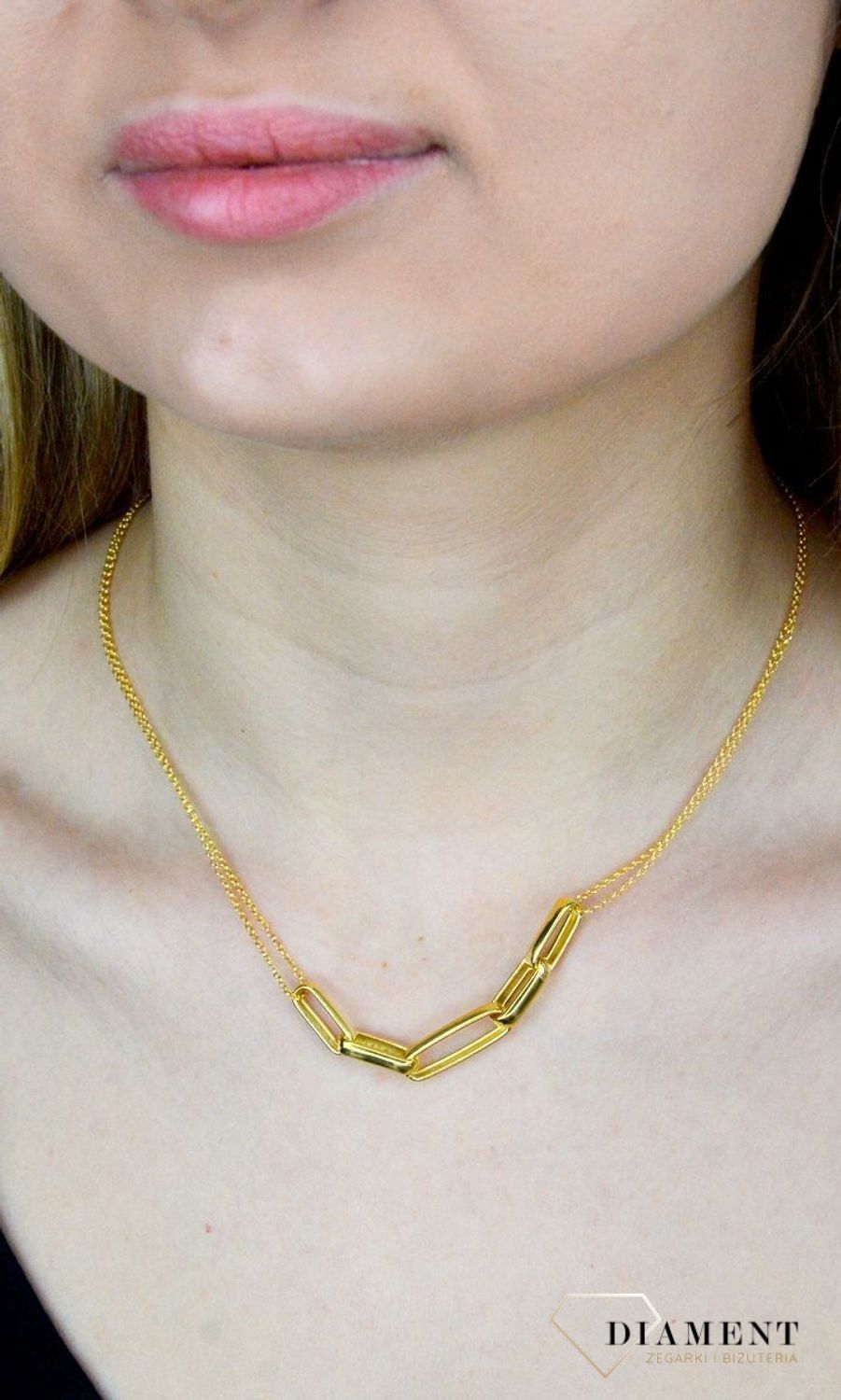 Naszyjnik srebrny pokryty złotem z zawieszkami 'spinacze' DIA-NSZ-9117-925. Naszyjnik wykonany z najwyższej próby srebra o splocie ankier z zawieszkami o prostych ogniwkach tworzące spinacze. Biżuteria idealna na prezent..jpg