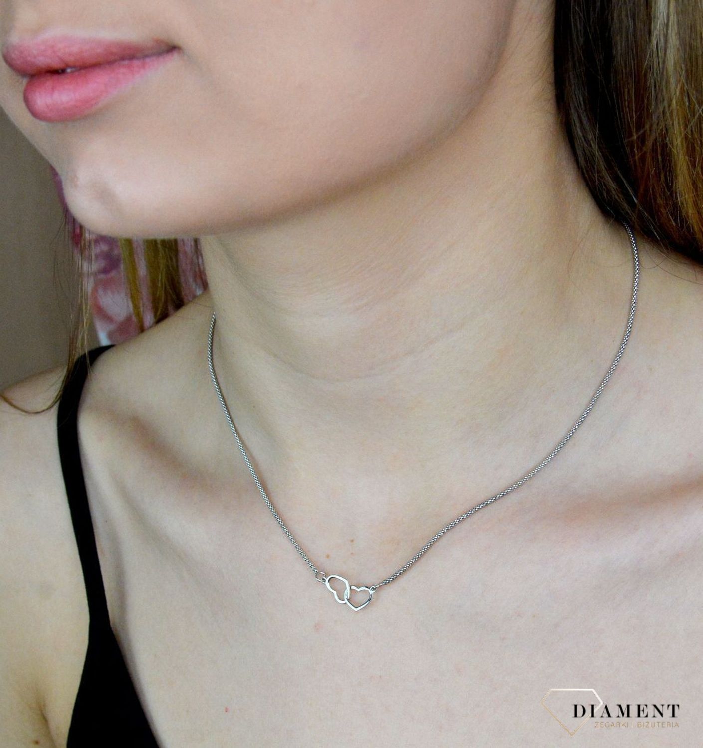 Naszyjnik srebrny damski celebrytka 'Dwa serduszka' DIA-NSZ-9119-925. Naszyjnik wykonany z najwyższej próby srebra z ozdobnym splotem łańcuszka połączony z dwoma serduszkami. Naszyjnik dla ukochanej..jpg