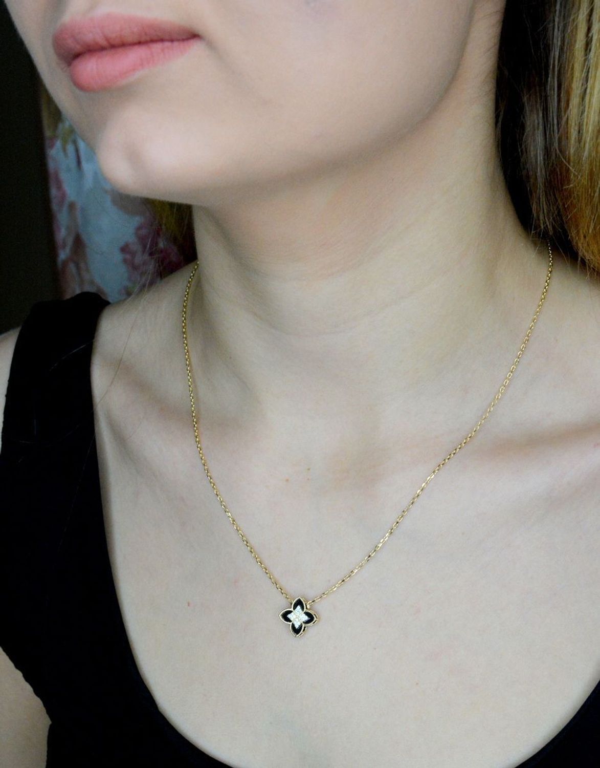 Naszyjnik złoty 585 z czarno-złotym kwiatem DIA-NSZ-9701-585 (1).jpg