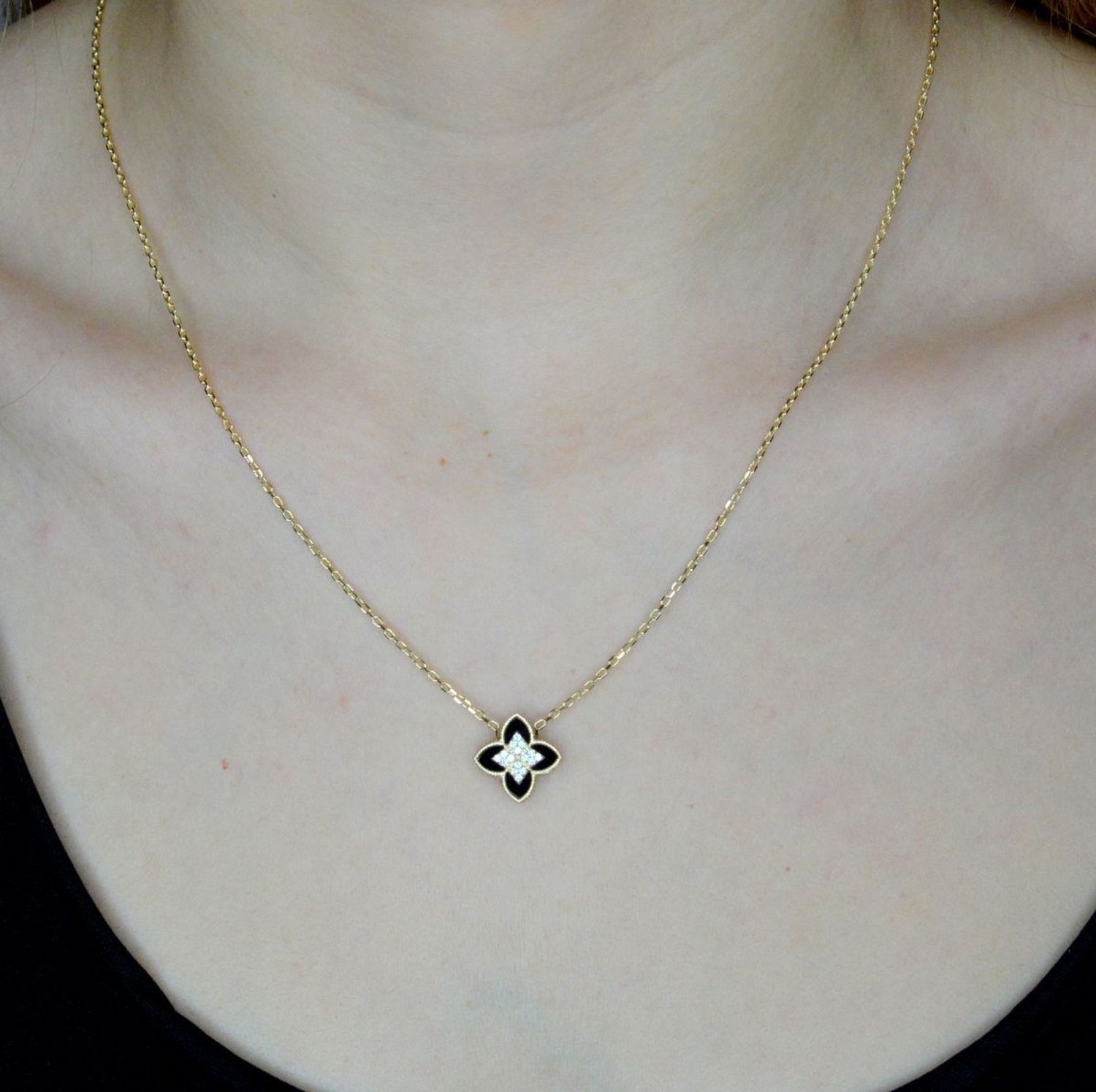 Naszyjnik złoty 585 z czarno-złotym kwiatem DIA-NSZ-9701-585 (1).jpg