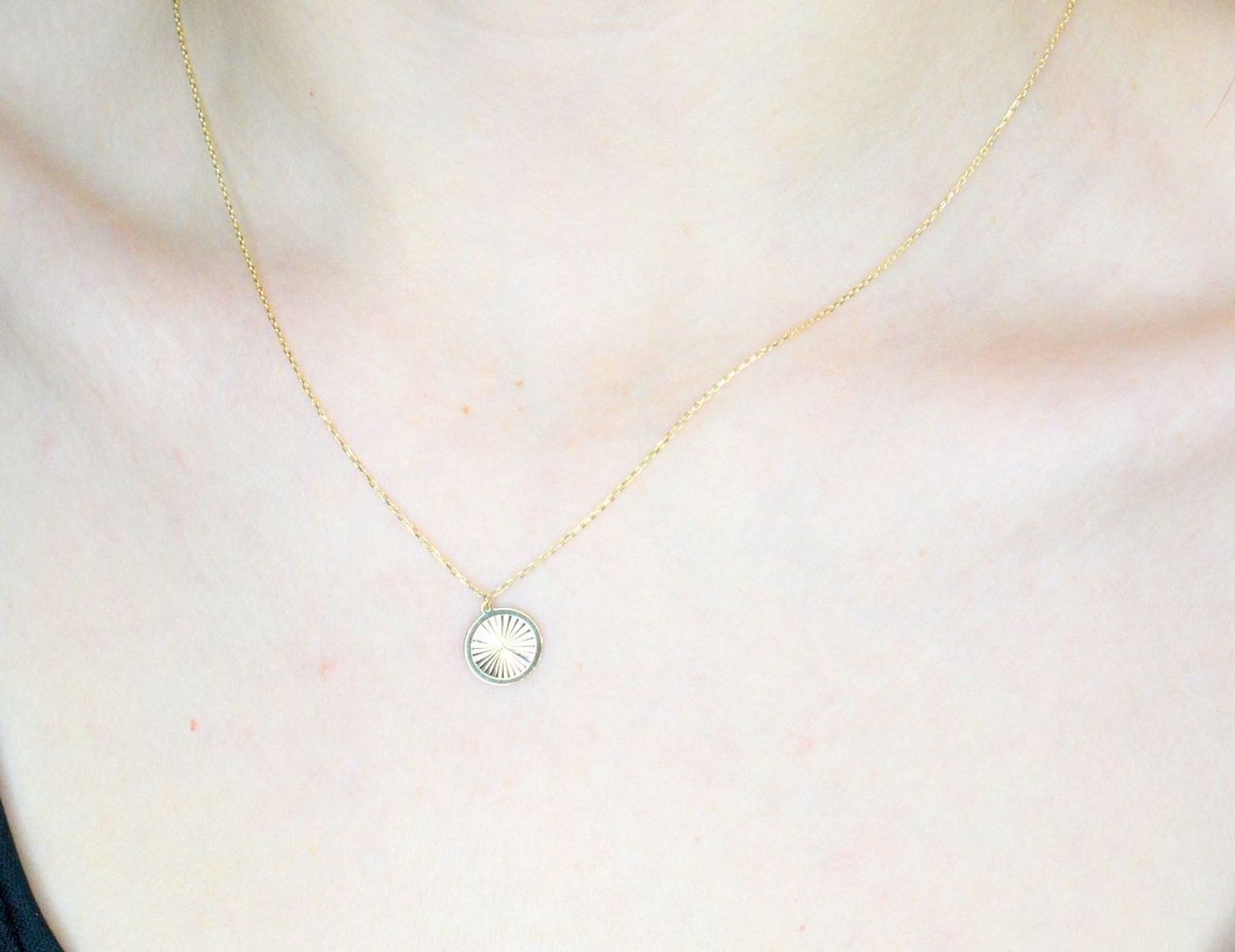 Złoty naszyjnik 585 z okrągłą blaszką DIA-NSZ-9708-585.jpg