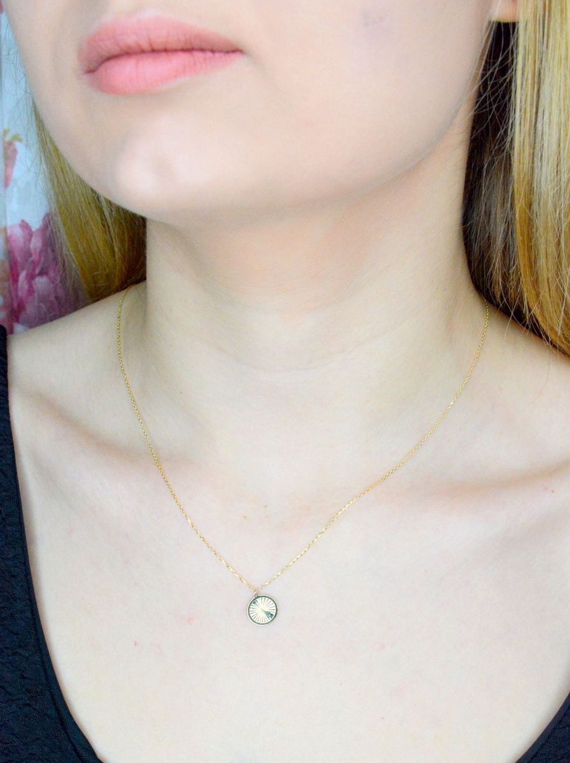 Złoty naszyjnik 585 z okrągłą blaszką DIA-NSZ-9708-585.jpg