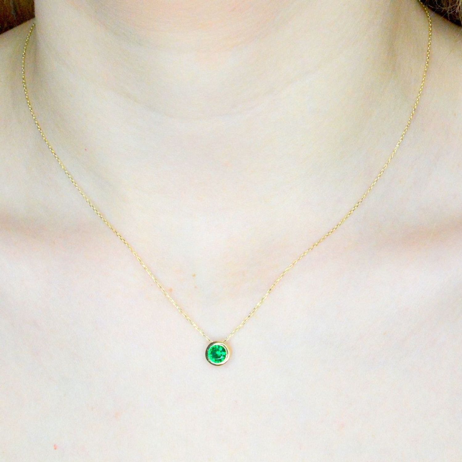 Naszyjnik złoty 585 celebrytka z zieloną zawieszką DIA-NSZ-9710-585 (2).jpg