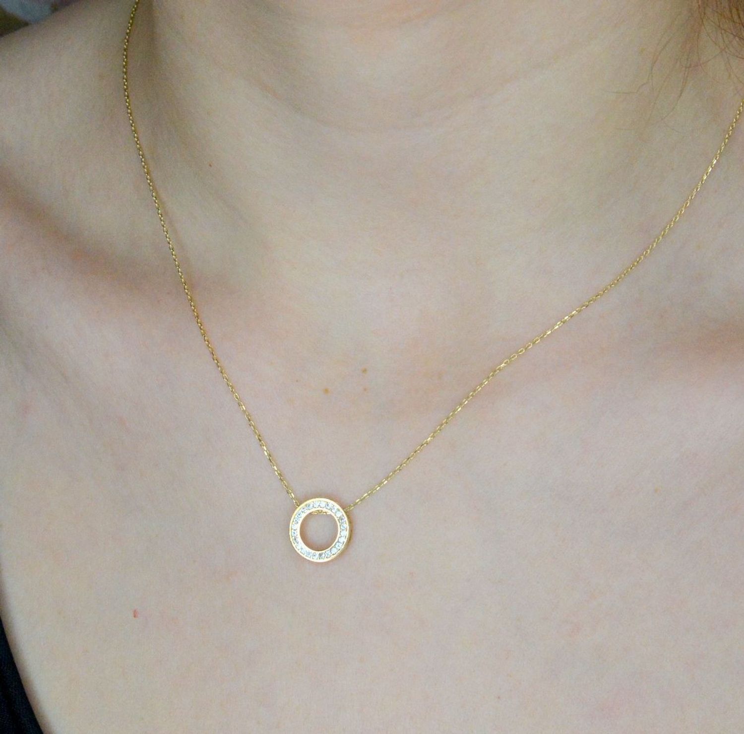 Naszyjnik złoty 585 z okrągłą zawieszką DIA-NSZ-9713-585 (2).jpg