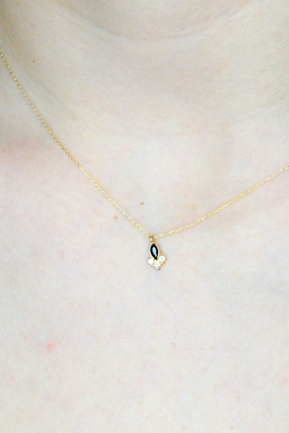 Złoty naszyjnik 585 z delikatną zawieszką DIA-NSZ-9715-585 (2).jpg