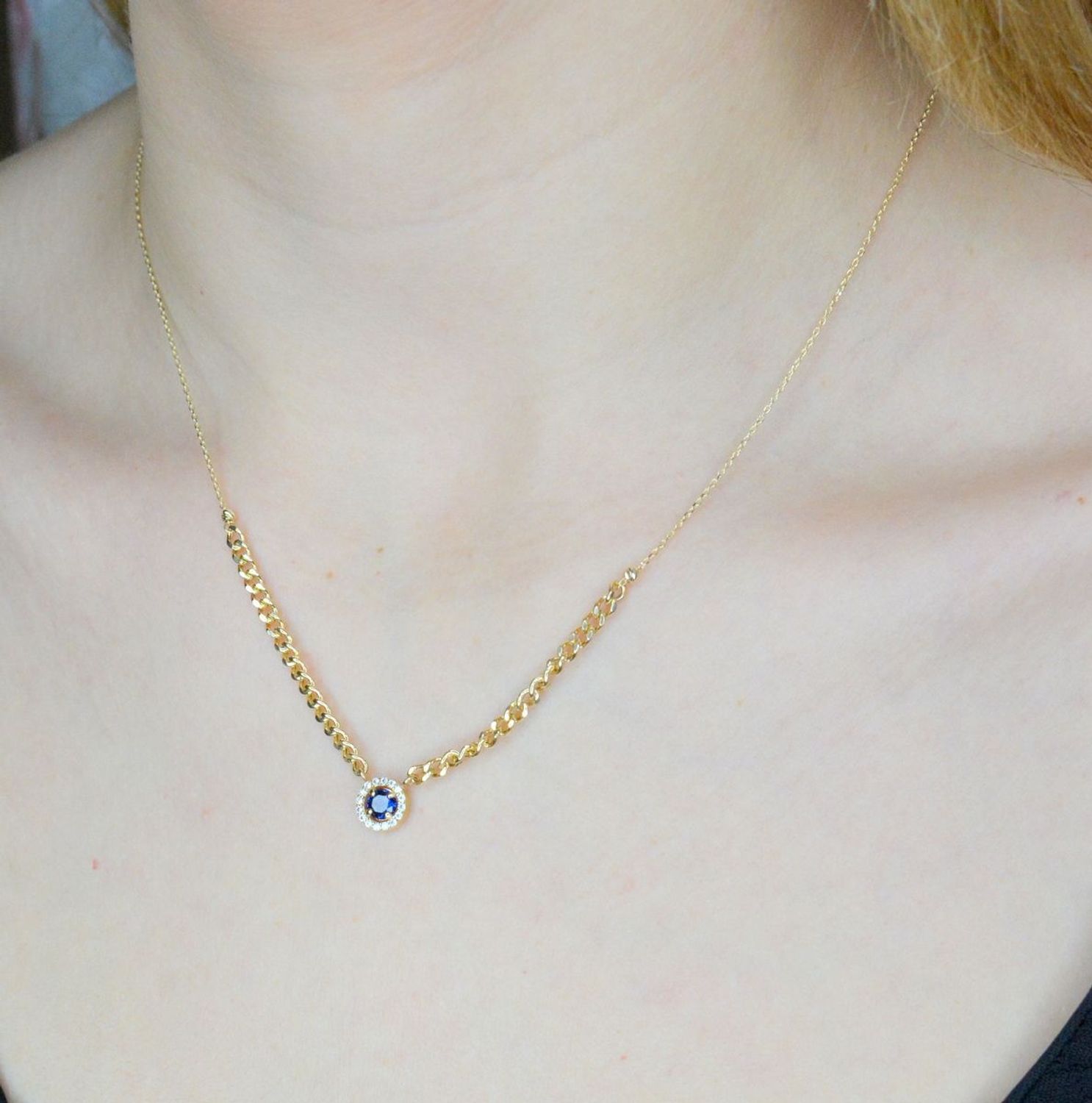 Złoty naszyjnik 585 z granatową cyrkonią otoczoną białymi cyrkoniami DIA-NSZ-9716-585 (2).jpg