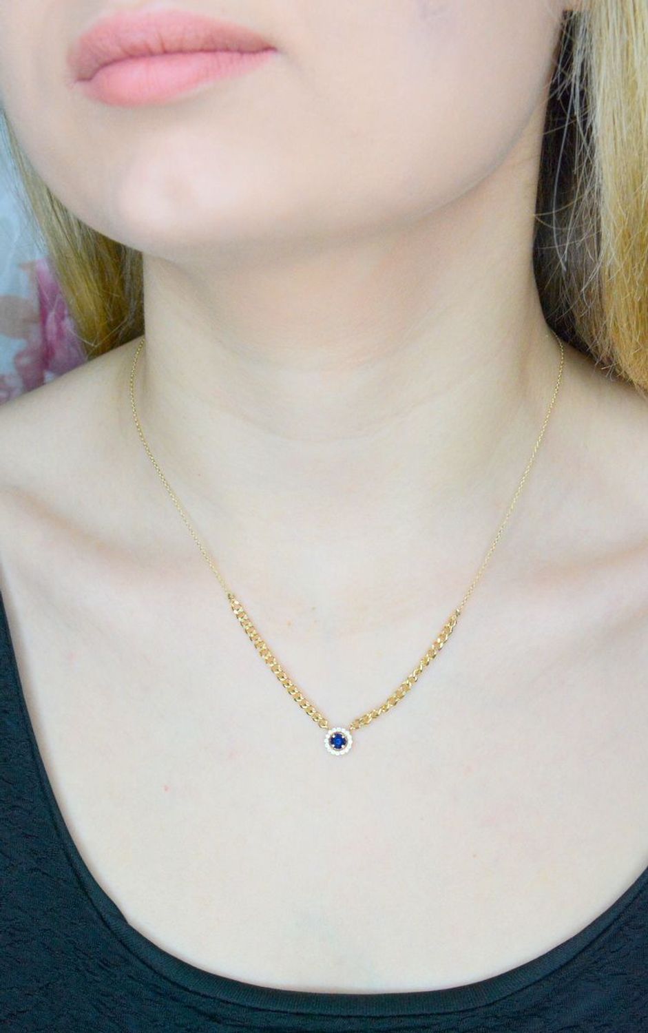 Złoty naszyjnik 585 z granatową cyrkonią otoczoną białymi cyrkoniami DIA-NSZ-9716-585 (2).jpg