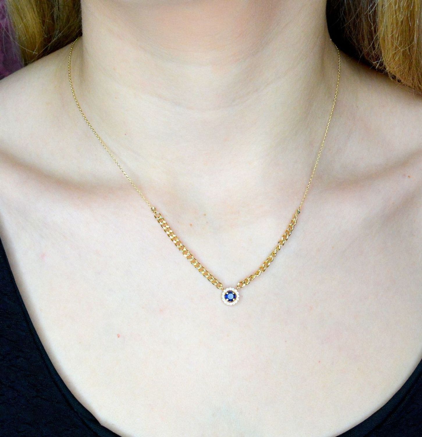 Złoty naszyjnik 585 z granatową cyrkonią otoczoną białymi cyrkoniami DIA-NSZ-9716-585 (2).jpg