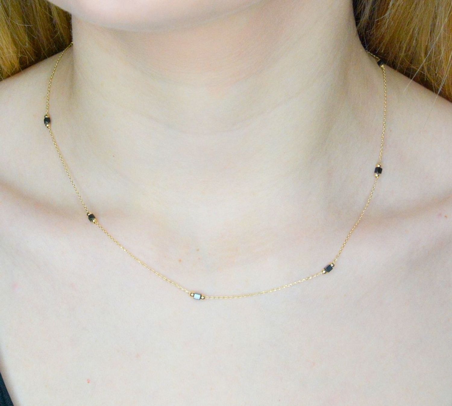 Naszyjnik złoty 585 czarne sześcienne koraliki i złote kuleczki DIA-NSZ-9719-585 (1).jpg