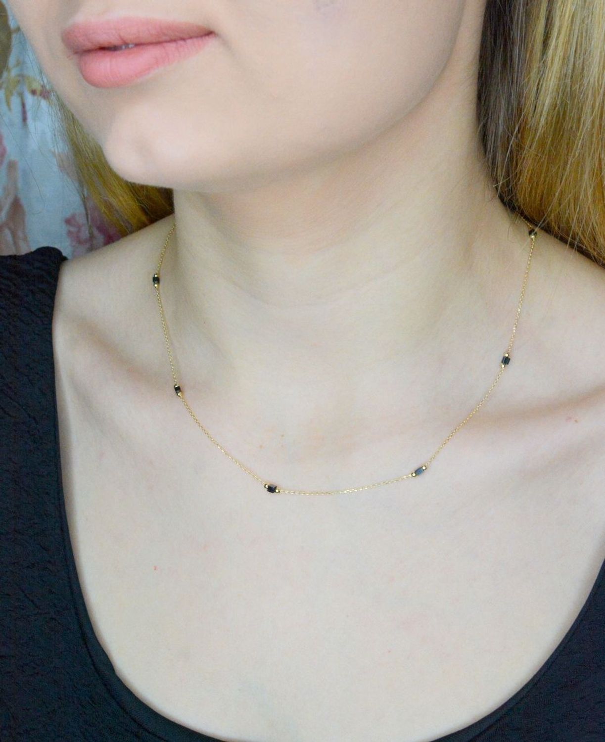 Naszyjnik złoty 585 czarne sześcienne koraliki i złote kuleczki DIA-NSZ-9719-585 (1).jpg