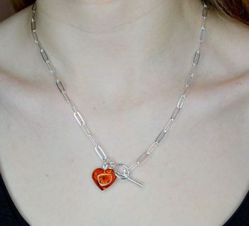Srebrny naszyjnik damski z zawieszką w kształcie serca z bursztynu DIA-NSZ-9854-925 (4).JPG