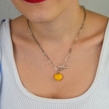 Srebrny naszyjnik z bursztynowym sercem w mlecznym kolorze DIA-NSZ-9855-925. Srebrny naszyjnik damski. Srebrny naszyjnik z bursztynem. Srebrny naszyjnik idealny na prezent. Naszyjnik z zawieszką serce. Naszyjnik srebrn (3).JPG