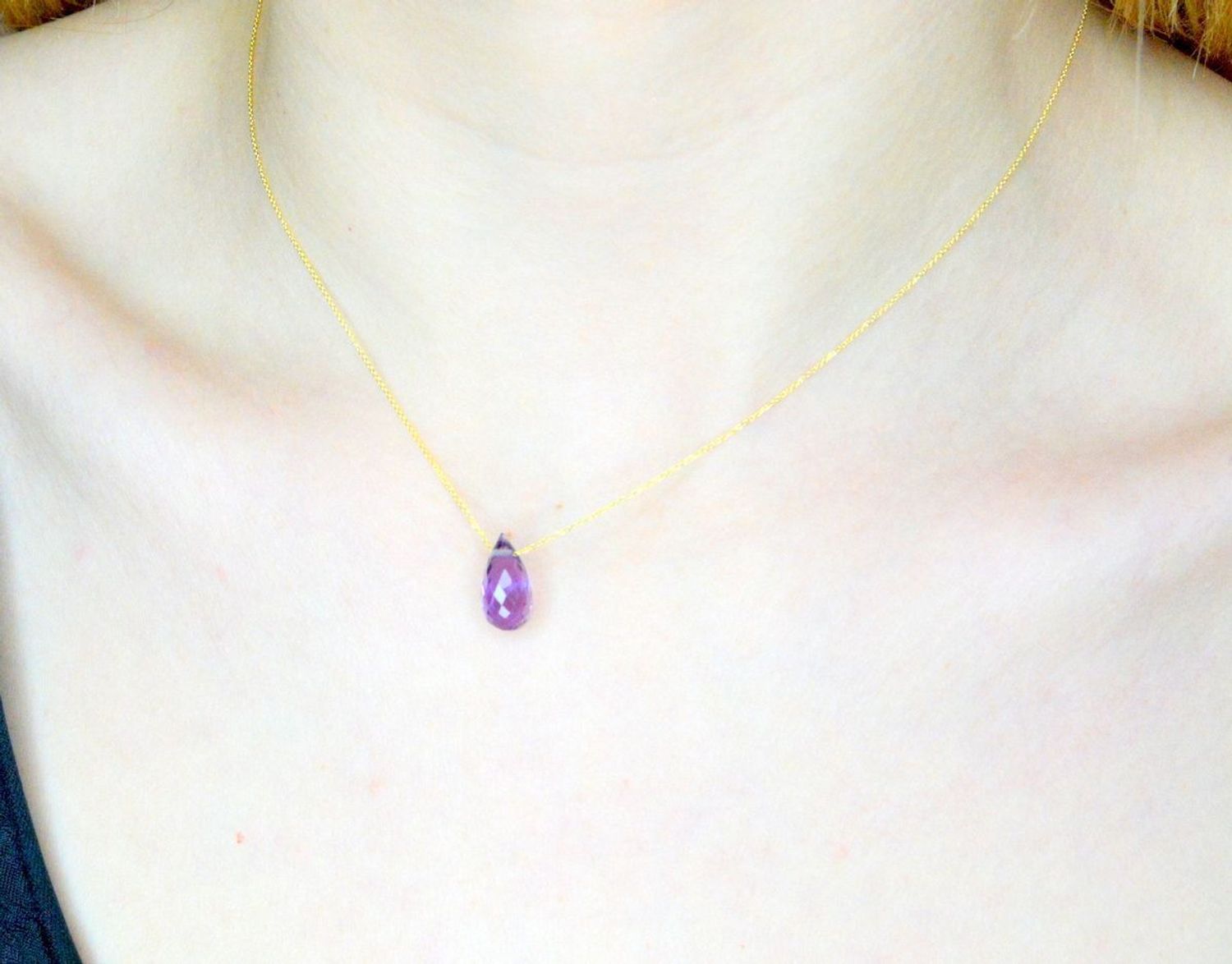 Złoty naszyjnik 585 z kamieniem naturalnym Ametyst DIA-NSZ-9974-585. Delikatna celebrytka z kamieniem naturalnym. Niezwykły blask kruszcu w połączeniu z odcieniem fioletu to idealne zestawienie na każdą okazję. Naszyjnik ażurowym ł.jpg