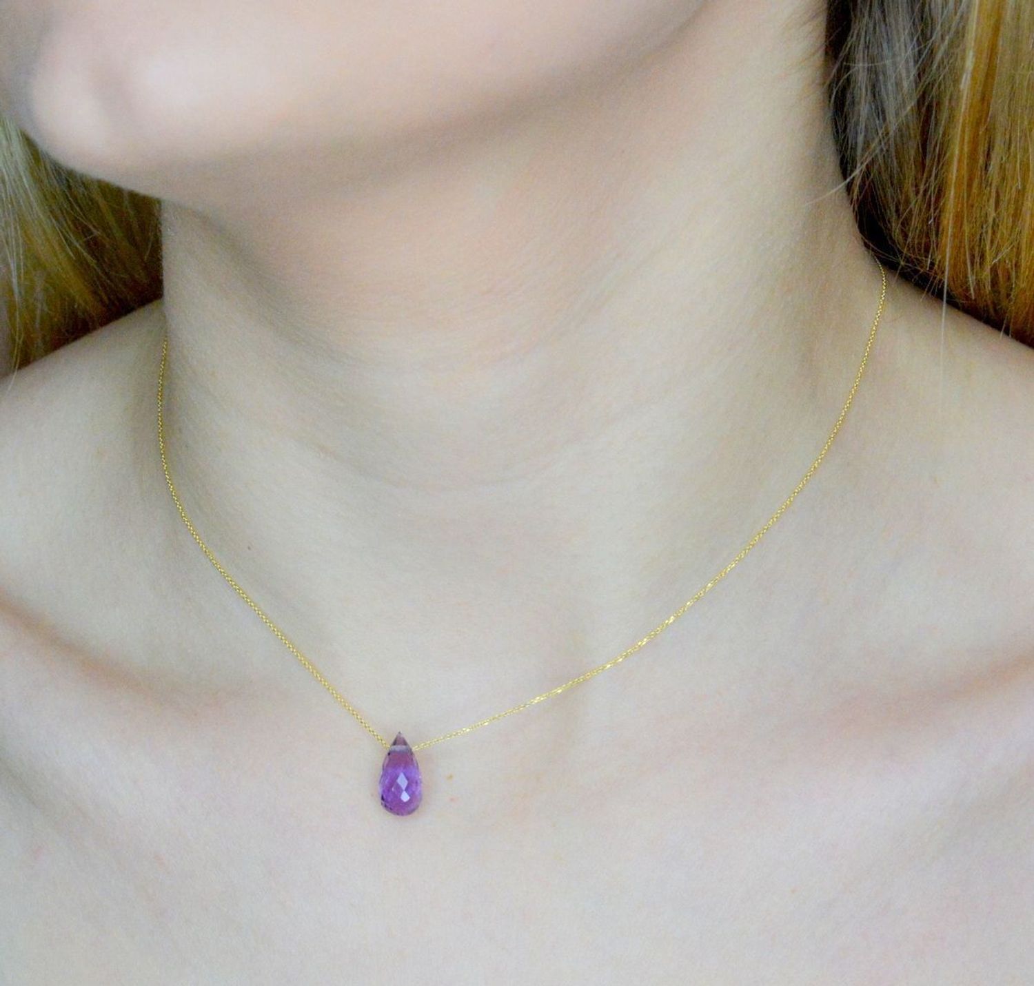 Złoty naszyjnik 585 z kamieniem naturalnym Ametyst DIA-NSZ-9974-585. Delikatna celebrytka z kamieniem naturalnym. Niezwykły blask kruszcu w połączeniu z odcieniem fioletu to idealne zestawienie na każdą okazję. Naszyjnik ażurowym ł.jpg