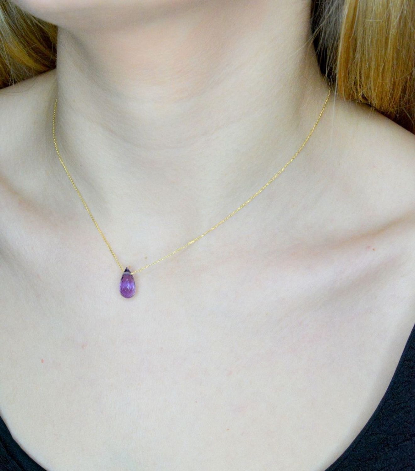 Złoty naszyjnik 585 z kamieniem naturalnym Ametyst DIA-NSZ-9974-585. Delikatna celebrytka z kamieniem naturalnym. Niezwykły blask kruszcu w połączeniu z odcieniem fioletu to idealne zestawienie na każdą okazję. Naszyjnik ażurowym ł.jpg