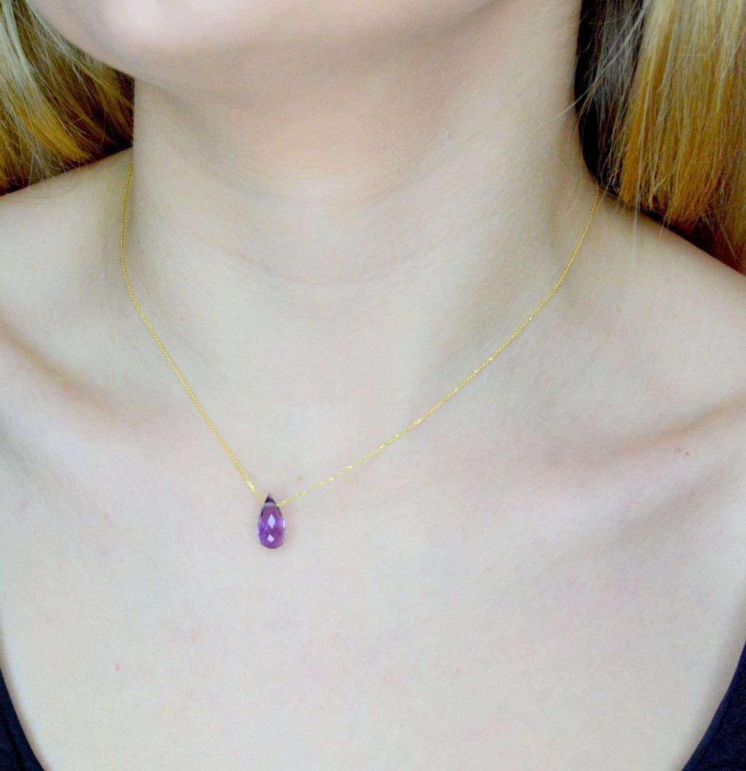 Złoty naszyjnik 585 z kamieniem naturalnym Ametyst DIA-NSZ-9974-585. Delikatna celebrytka z kamieniem naturalnym. Niezwykły blask kruszcu w połączeniu z odcieniem fioletu to idealne zestawienie na każdą okazję. Naszyjnik ażurowym ł.jpg