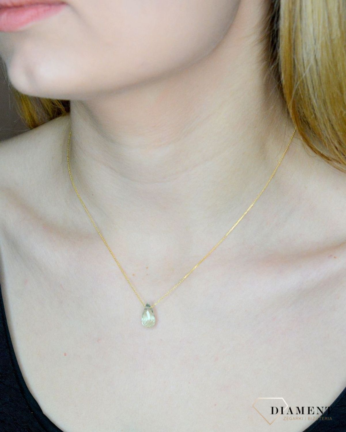 Złoty naszyjnik 585 z kamieniem naturalnym Prasiolit DIA-NSZ-9975-585.  Delikatna celebrytka z kamieniem naturalnym. Niezwykły blask kruszcu w połączeniu z odcieniem jasnej zieleni to idealne zestawienie na każdą okazję. Celebrytka.jpg