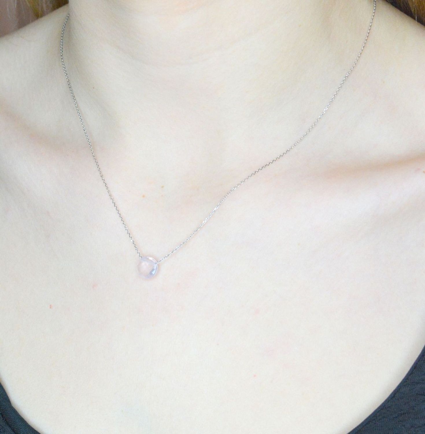 Srebrny naszyjnik damski z kamieniem naturalnym Kwarc Różowy DIA-NSZ-9978-925. Naszyjnik składa się z zawieszki kamienia naturalnego Kwarc Różowy. Naszyjnik wykonany z najwyższej próby srebra 925. Idealny naszyjnik celebrytka na pr.jpg