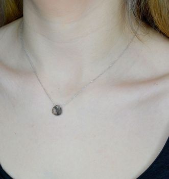 Srebrny naszyjnik damski z kamieniami naturalnymi Kwarc z Turmalinem DIA-NSZ-9981-925. Naszyjnik świetnie się prezentuję i z pewnością zostanie zapamiętany (3).JPG