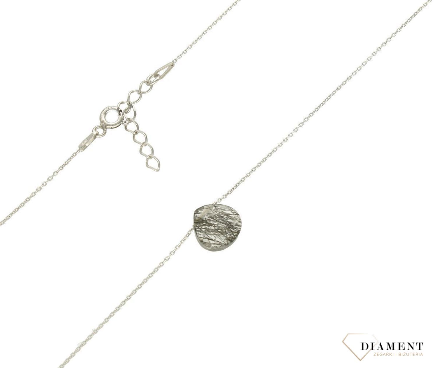 Srebrny naszyjnik damski z kamieniami naturalnymi Kwarc z Turmalinem DIA-NSZ-9981-925. Naszyjnik świetnie się prezentuję i z pewnością zostanie zapamiętany. Łańcuszek o modnym wyglądzie z kamieniem w szaro-czarnym kolorze.  Naszyjnik (1).jpg