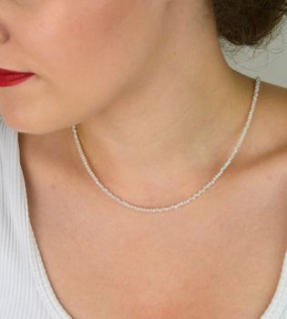 Stalowy naszyjnik damski z naturalnym kamieniem księżycowym. Długość 40 + 5 cm, zapięcie na karabińczyk. Delikatna i elegancka biżuteria o magicznym blasku (4).JPG