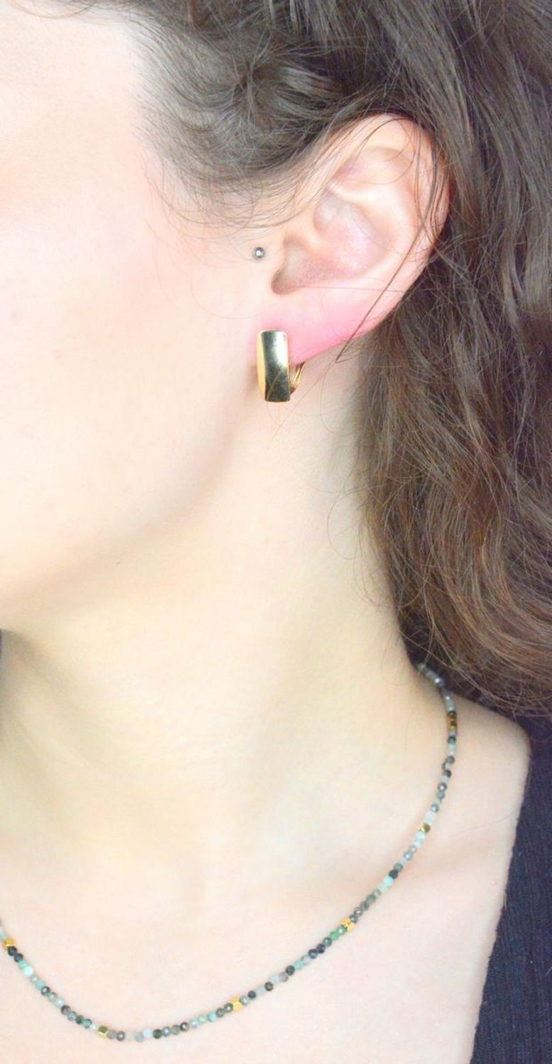 Naszyjnik szmaragd DIA-NSZ-A1304658-STAL Naszyjnik damski szmaragd. Naszyjniki z kamieniami naturalnymi od lat zachwycają elegancją i ponadczasowym pięknem. Drobne koraliki kamieni naturalnych w kolorach zieleni.11.jpg