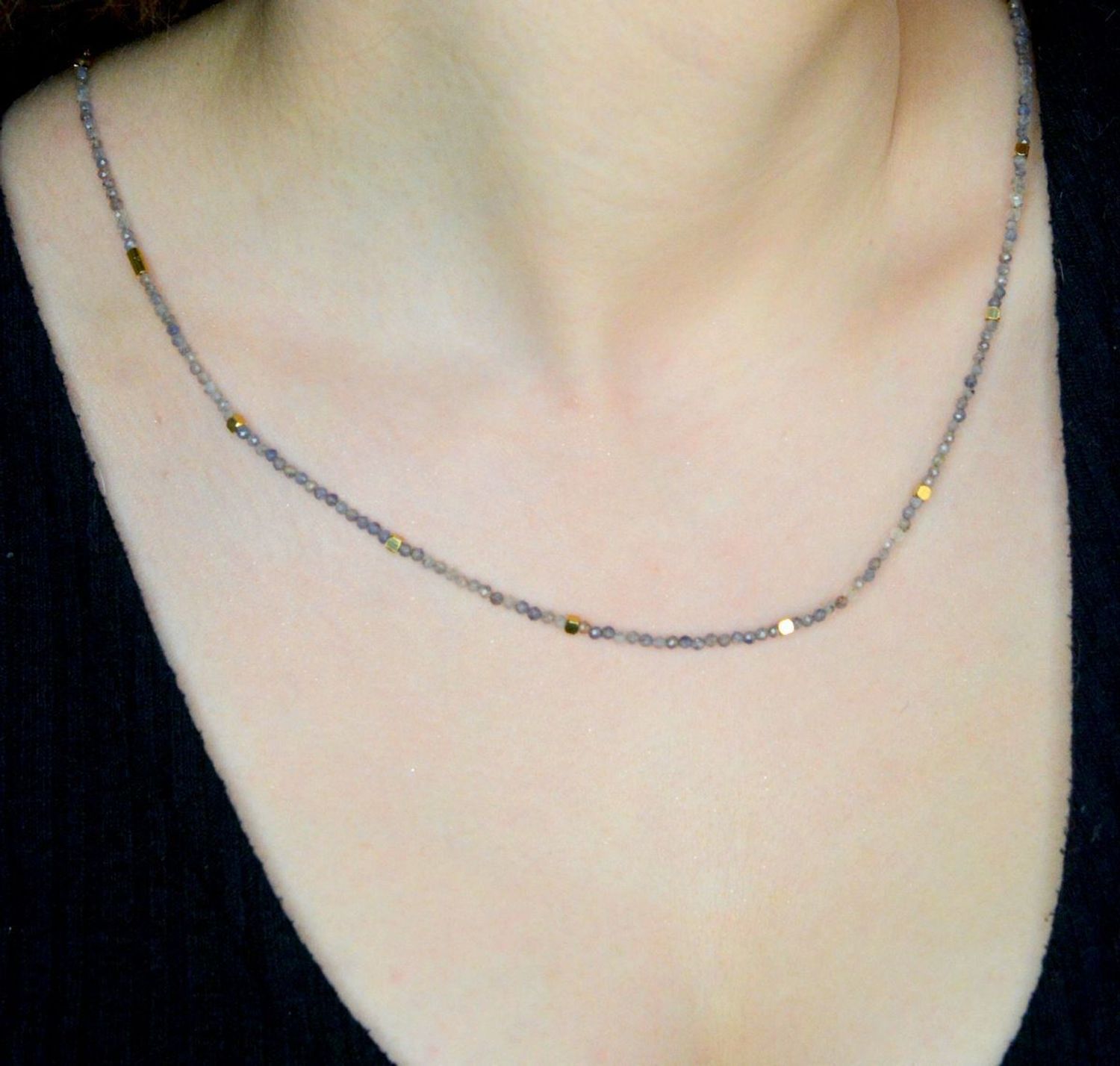 Naszyjnik lapis Phoenix DIA-NSZ-A1404254-STAL Naszyjnik damski lapis Phoenix. Naszyjniki z kamieniami naturalnymi od lat zachwycają elegancją i ponadczasowym pięknem.1.jpg