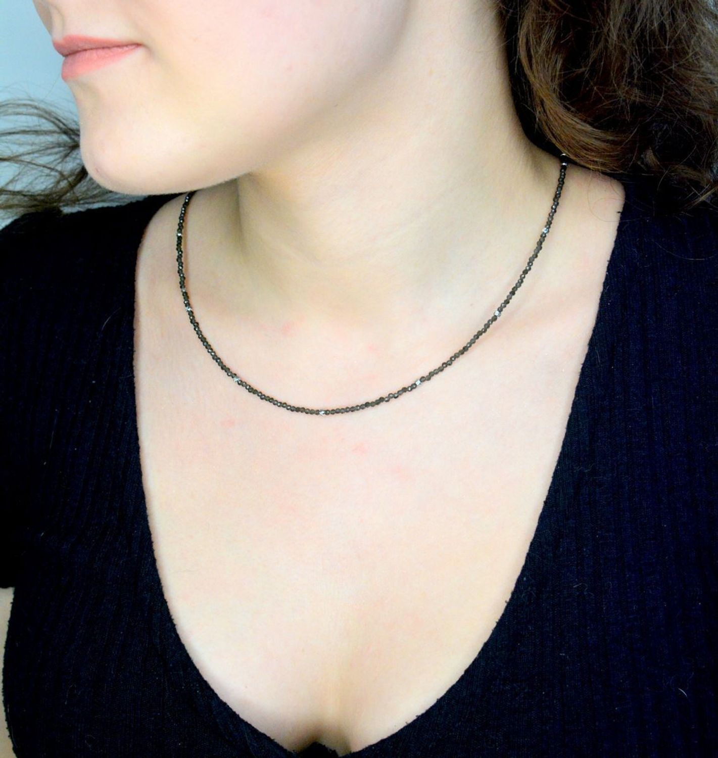 Naszyjnik obsydian DIA-NSZ-A1433346-STAL Naszyjnik damski obsydian. Naszyjniki z kamieniami naturalnymi od lat zachwycają elegancją i ponadczasowym pięknem. Drobne koraliki kamieni naturalnych w 111.jpg