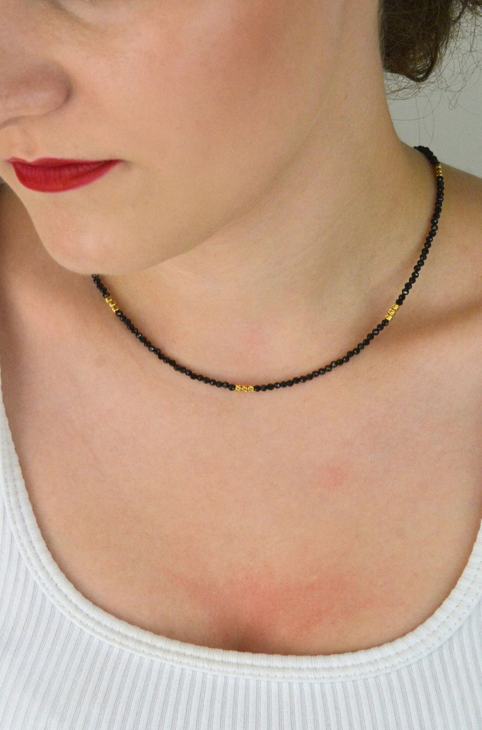 Naszyjnik damski stalowy pozłacany z naturalnym turmalinem. Długość 40 + 5 cm, zapięcie na karabińczyk. Elegancka biżuteria łącząca złoto z naturalnym kamieniem.1.jpg