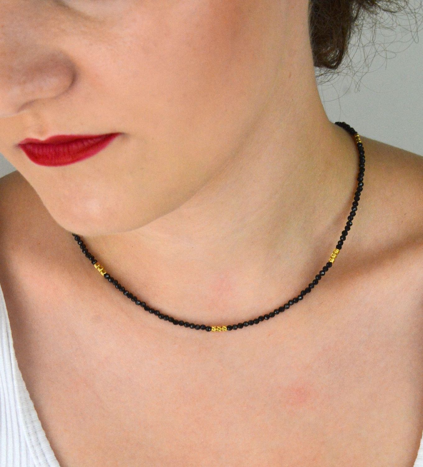 Naszyjnik damski stalowy pozłacany z naturalnym turmalinem. Długość 40 + 5 cm, zapięcie na karabińczyk. Elegancka biżuteria łącząca złoto z naturalnym kamieniem.1.jpg